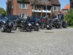 Mit 25 alten Harleys durch den Kreis Stormarn fahren