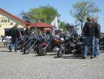 Mit 25 alten Harleys durch den Kreis Stormarn fahren